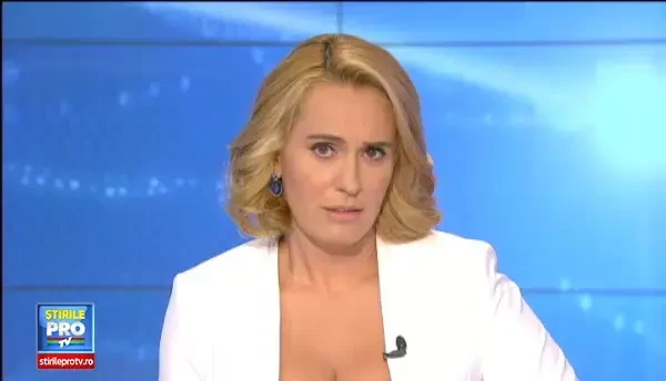 Cum a fost primit Victor Ponta de enoriasele prezente la manastirea Putna: E frumos, dar sa se tina de promisiuni