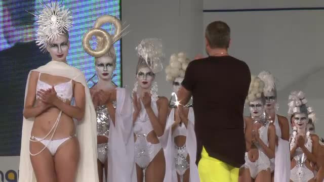 Fotomodelele din prima parada a festivalului de moda Mamaia 2014 au sucit privirile barbatilor. Radu Mazare a fost amiral