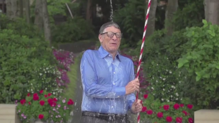 Bill Gates a acceptat provocarea lui Mark Zuckerberg. Ce au facut sefii de la Microsoft si Facebook a ajuns viral pe Internet