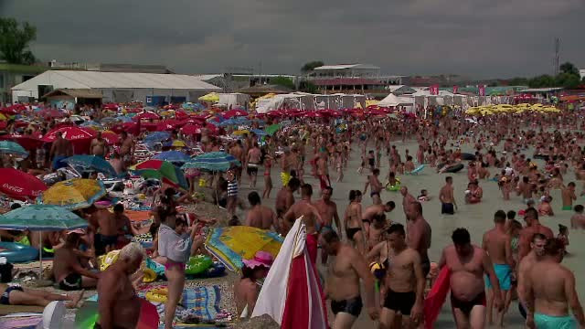 Pe litoral, in unele locuri nu se mai vedea marea de oameni. Care este topul statiunilor, in viziunea turistilor