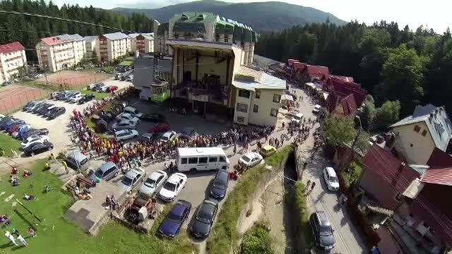 Mii de turisti au luat cu asalt Platoul Bucegilor, in acest weekend. Ce alternative pentru distractie au avut