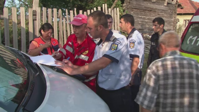 Un tanar a fost ucis de taurul pe care-l crestea in curte. Victima asculta muzica si nu a auzit animalul