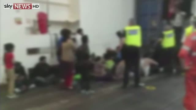 34 de imigranti clandestini, salvati dintr-un container adus in Marea Britanie. Printre ei se afla si o persoana decedata