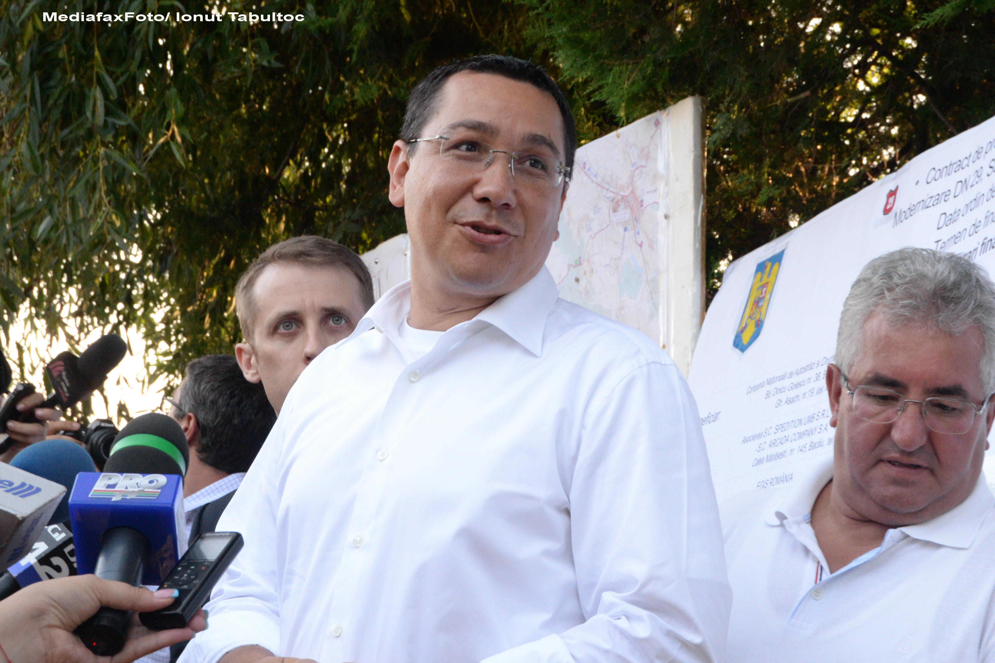 Victor Ponta: Monica Macovei a spus din greseala ca seamana cu Nelson Mandela, a vrut sa spuna Ana Pauker