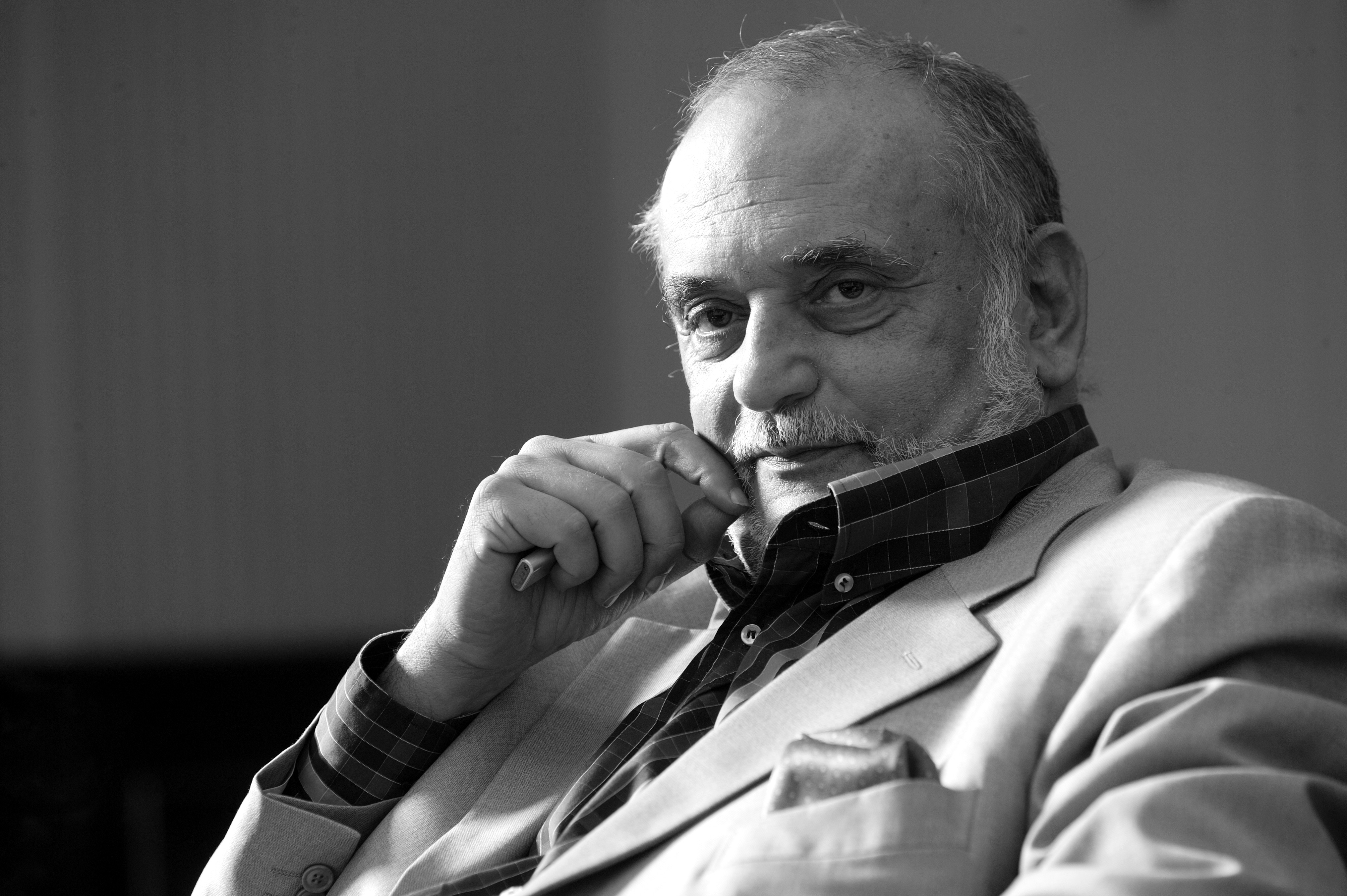 "Blestemul" averii lui Dinu Patriciu. Ce risc isi asuma mostenitorii daca vor accepta succesiunea