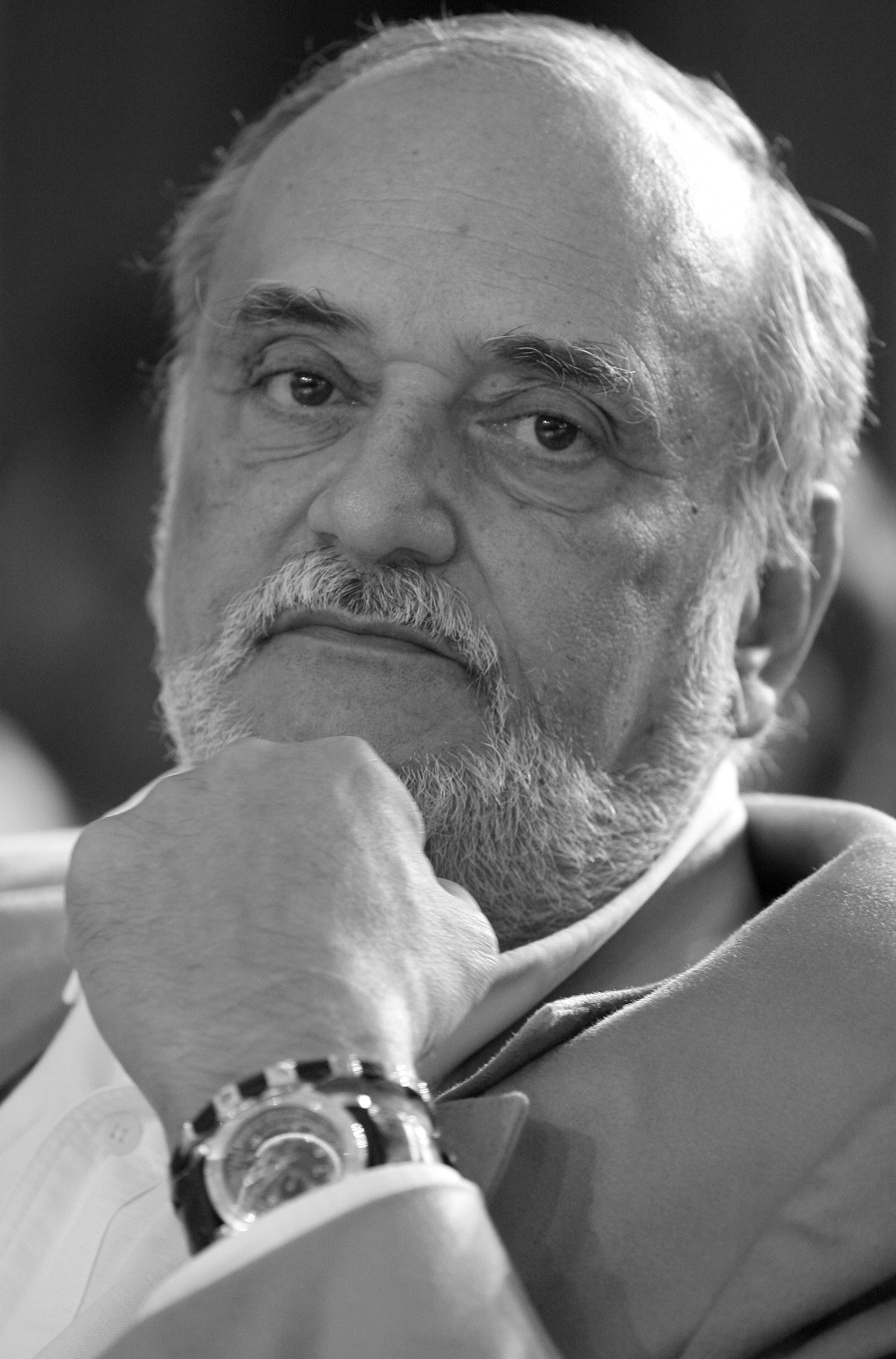 Moartea lui Dinu Patriciu este invaluita intr-un mister care se adanceste. Unde va fi inmormantat omul de afaceri