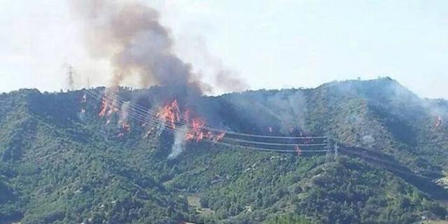 Doua avioane de vanatoare au intrat in coliziune si s-au prabusit, in Italia. Patru militari au fost dati disparuti