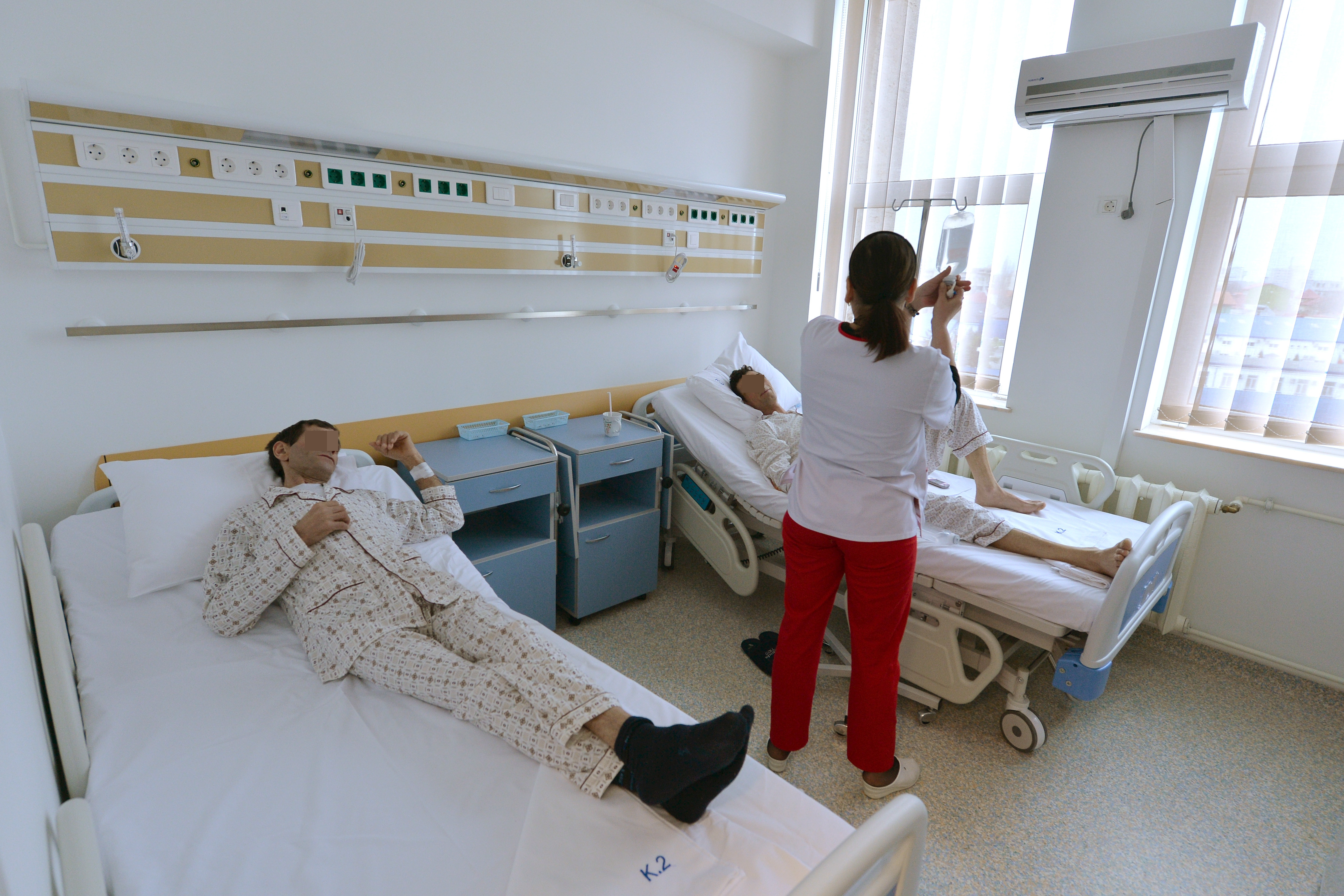 Accident soldat cu 13 raniti in Mures. Un autobuz cu 30 de pasageri a lovit o cisterna de lapte