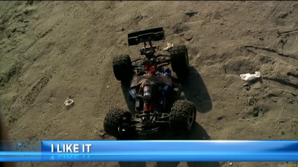 Jucarii pentru adulti la iLikeIT. Automodelele teleghidate sunt mici, dar pot atinge o viteza de 100 km/h