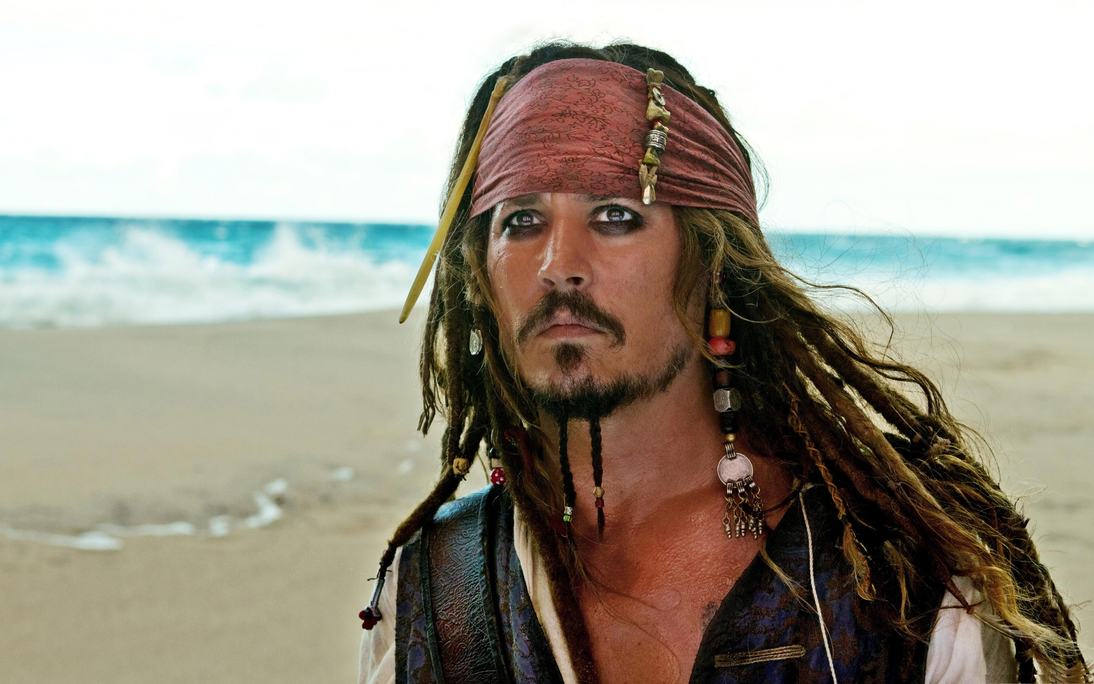 Johnny Depp s-a ranit in timp ce se afla la filmarile pentru Piratii din Caraibe 5. Actorul vine in SUA pentru operatie