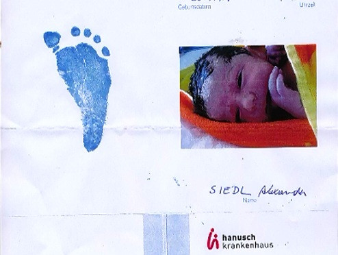 O romanca acuza autoritatile din Viena ca i-au luat copilul la jumatate de ora dupa nastere. Varianta oficiala a austriecilor