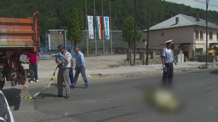 O femeie in varsta de 74 de ani, din Sinaia, a murit, dupa ce a fost lovita de o basculanta