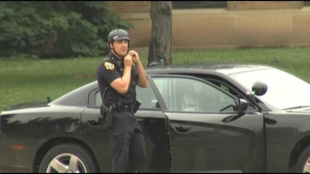 "Oamenii isi rup gatul dupa mine cand ma vad" Politistul care intoarce capete pe strada de fiecare data! VIDEO