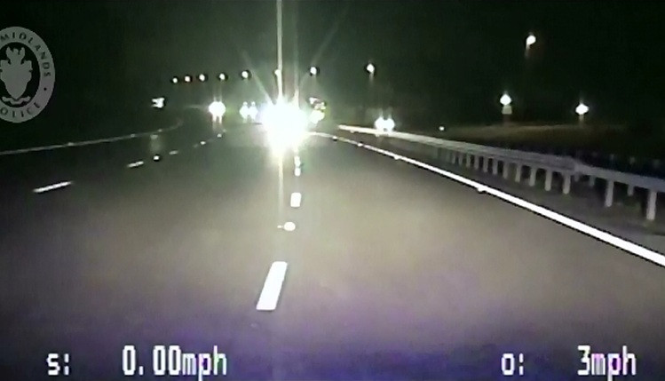 Masina condusa de un sofer bolnav psihic, pe o autostrada din Anglia. Cum au evitat politistii o tragedie