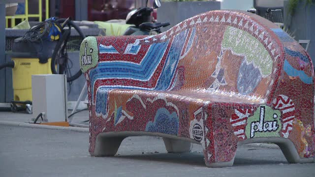 Canapeaua de socializare din Timisoara. Locul unde toata lumea isi face macar o poza pentru Facebook