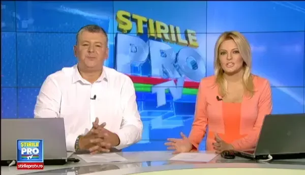 iLikeIT. Concurs de viteza pe plaja din Mamaia intre skijet-ul lui Cabral si o barcuta cu motor, teleghidata