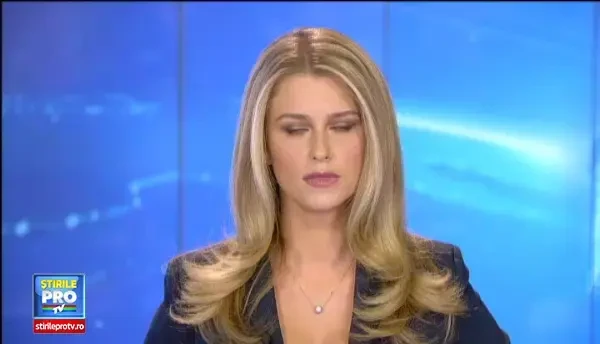 CLIPUL ZILEI: O conferinta de presa s-a finalizat cu scandal. Un fost ministru al Economiei a fost atacat cu oua