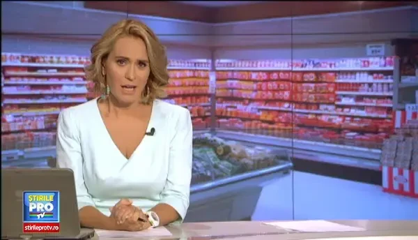 Campania pentru etichetarea corecta a carnii de pasare a ajuns in Romania. Reactia romanilor cand au vazut gaina uriasa