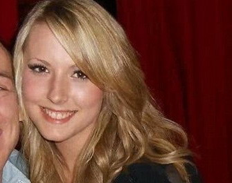 Au fost selectati la o competitie pentru cupluri nepotrivite. Cum arata iubitul tinerei din imagine