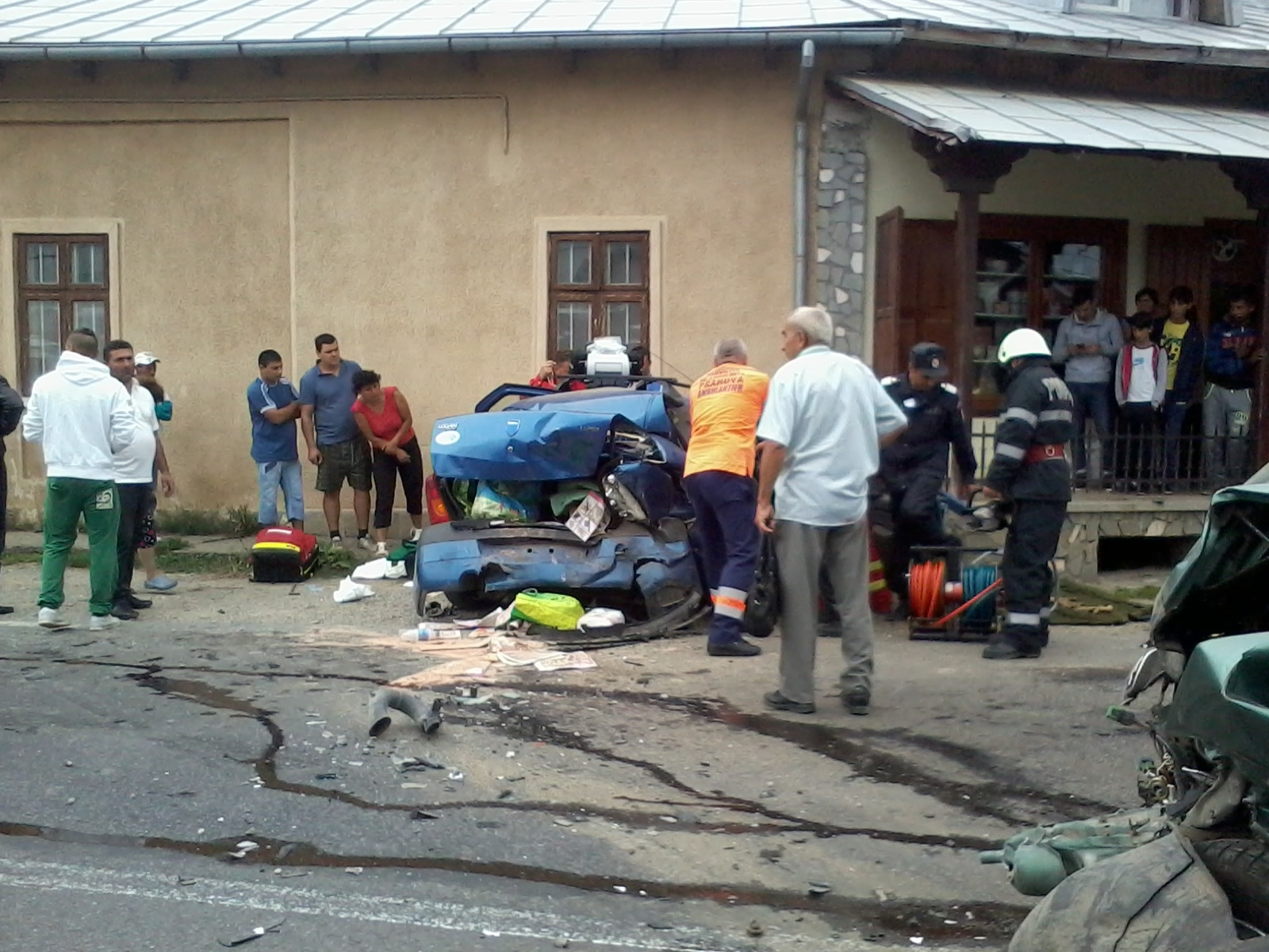 Imagini dure de la un accident ce a avut loc pe DN1A. Manevra imposibil de explicat a unui sofer a produs totul