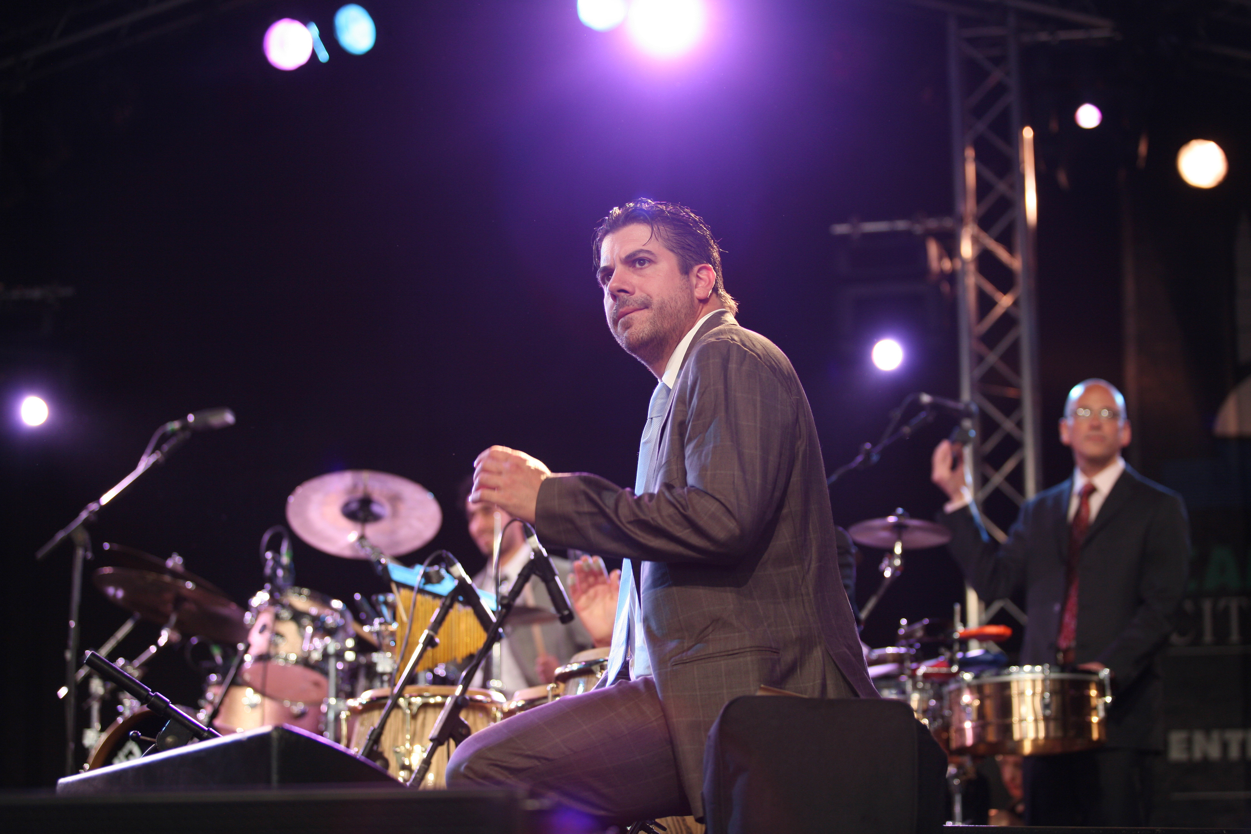 Derek Rieth, percutionist al trupei americane Pink Martini, s-a sinucis. Artistul de 43 de ani s-a impuscat in cap