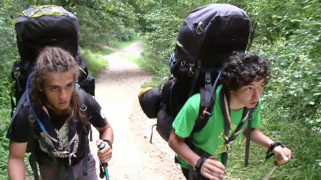Doi tineri vor sa strabata in 52 de zile tot arcul Carpatilor si sa noteze toate problemele pe care le pot intampina turistii
