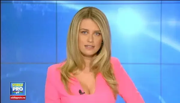 O rapperita a cazut de pe scena, in timpul unui concert la Los Angeles