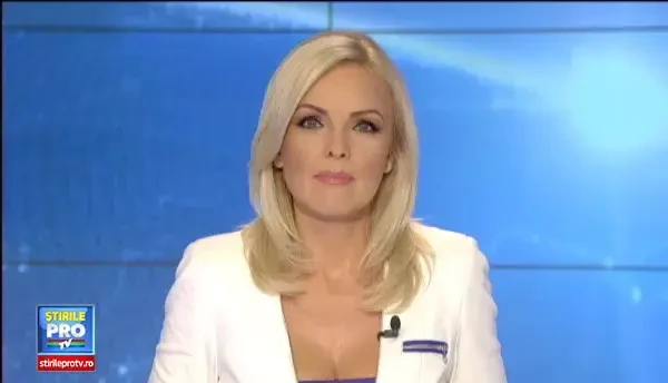 A cerut-o de sotie in mijlocul peronului din Gara de Nord. Surpriza emotionanta printre sute de calatori. VIDEO