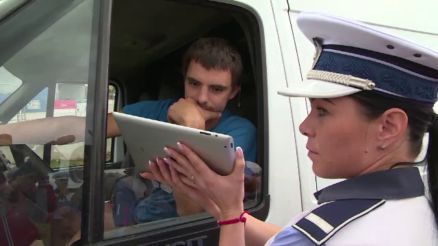 Metoda prin care politistii din Maramures spera sa-i opreasca pe "vitezomani". Reactiile soferilor dupa ce au vazut imaginile