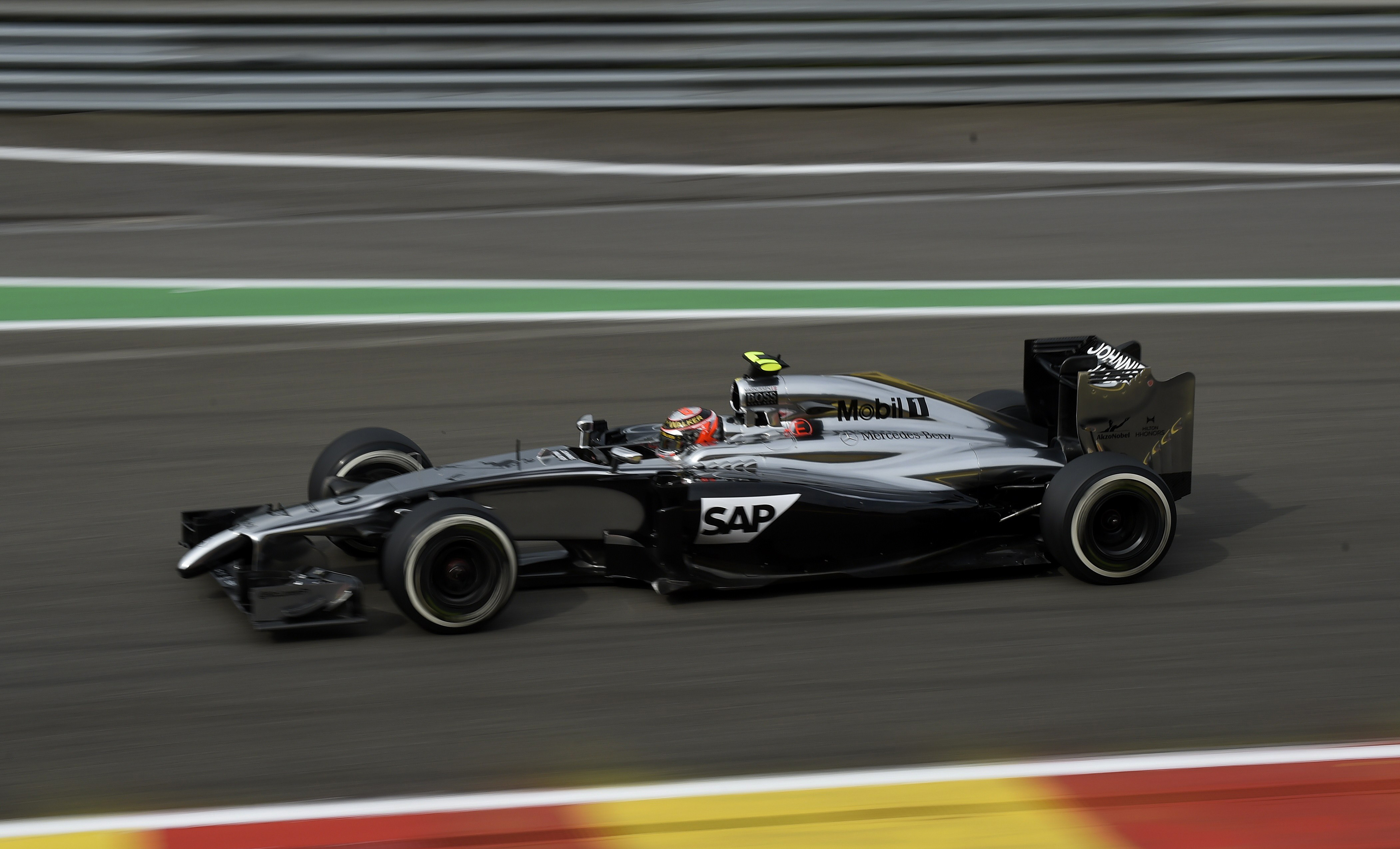 Formula 1: Danezul Kevin Magnussen a fost penalizat cu 20 de secunde dupa Marele Premiu al Belgiei