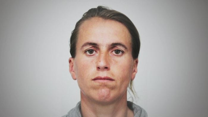 O bona de 35 de ani, data in urmarire generala in Iasi. Condamnata pentru cum isi chinuia copiii, acum ar ingriji batrani