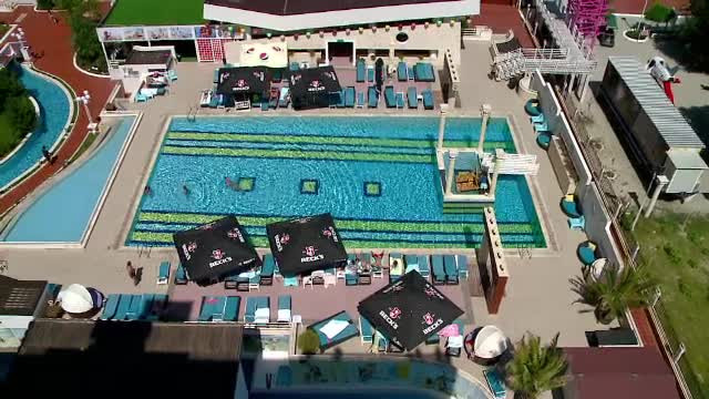 Cum au reusit hotelurile de pe litoralul romanesc sa atraga mai multi clienti intr-un an al ploilor