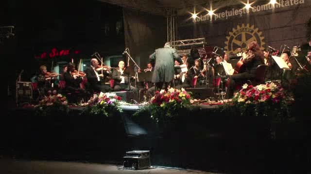 Explozie de culoare si muzica simfonica in Suceava. Mii de oameni au asistat la concertul Filarmonicii din Botosani