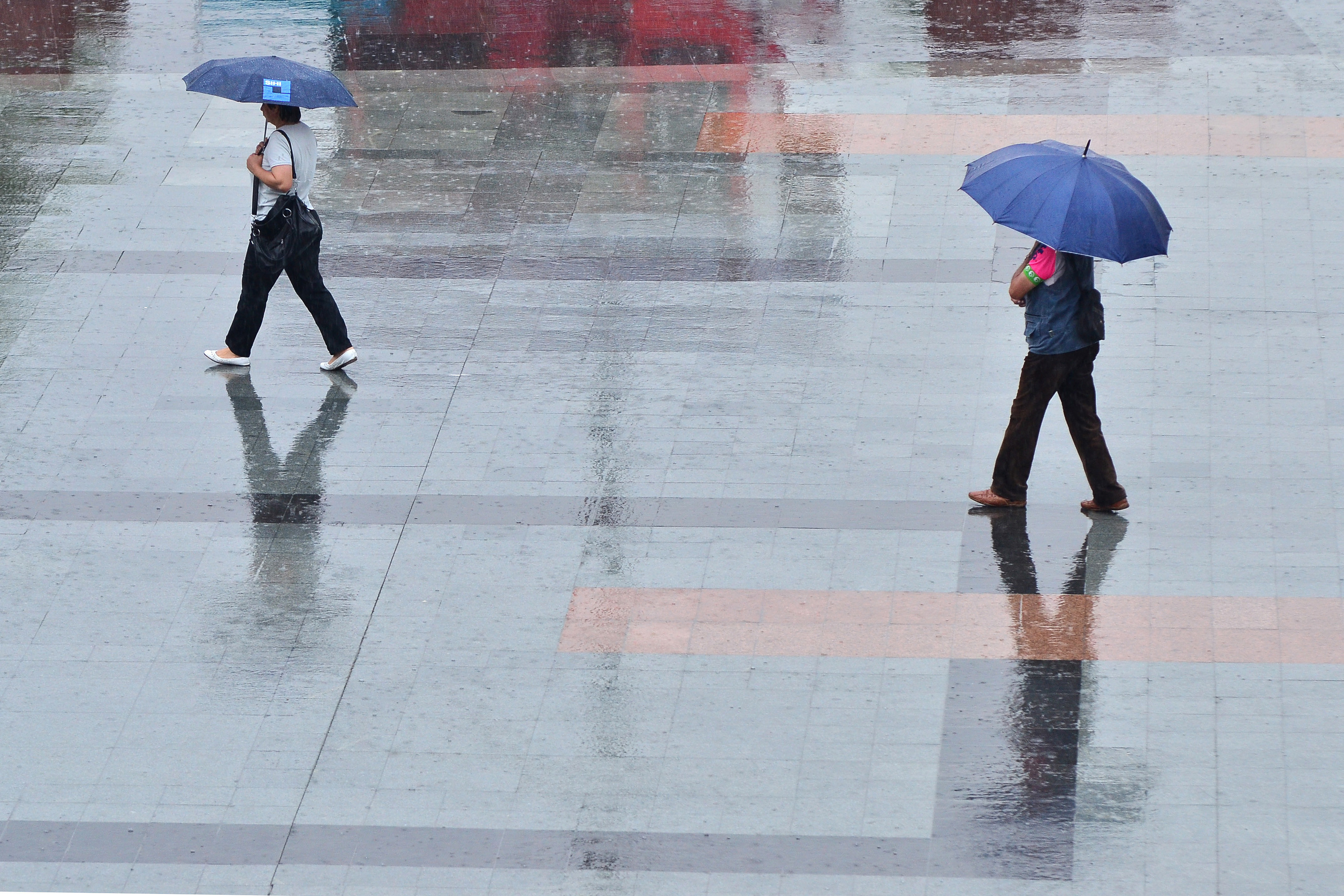 Ploi, vant si temperaturi cu 10 grade mai mici fata de luni in sudul tarii. Prognoza meteo pana vineri
