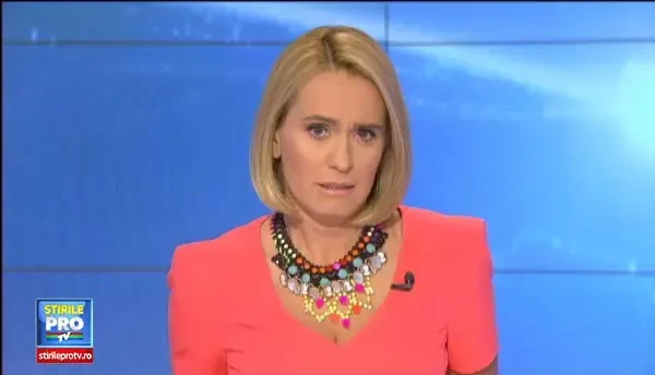 Filmul atacului in lant din Craiova. Un bolnav psihic a terorizat un cartier intreg, politia l-a oprit cu focuri de arma