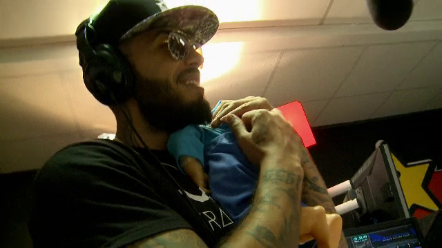 Alex Velea a inceput deja sa schimbe scutece. Cum arata noul sau tatuaj, dedicat Antoniei