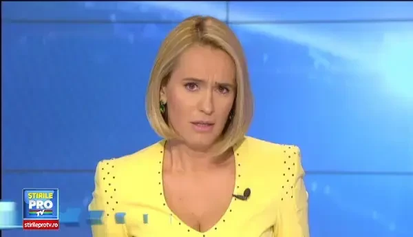 Bataie pe tigai la Targu-Jiu. Oamenii s-au imbulzit sa prinda o tigaie la oferta, la deschiderea unui supermarket