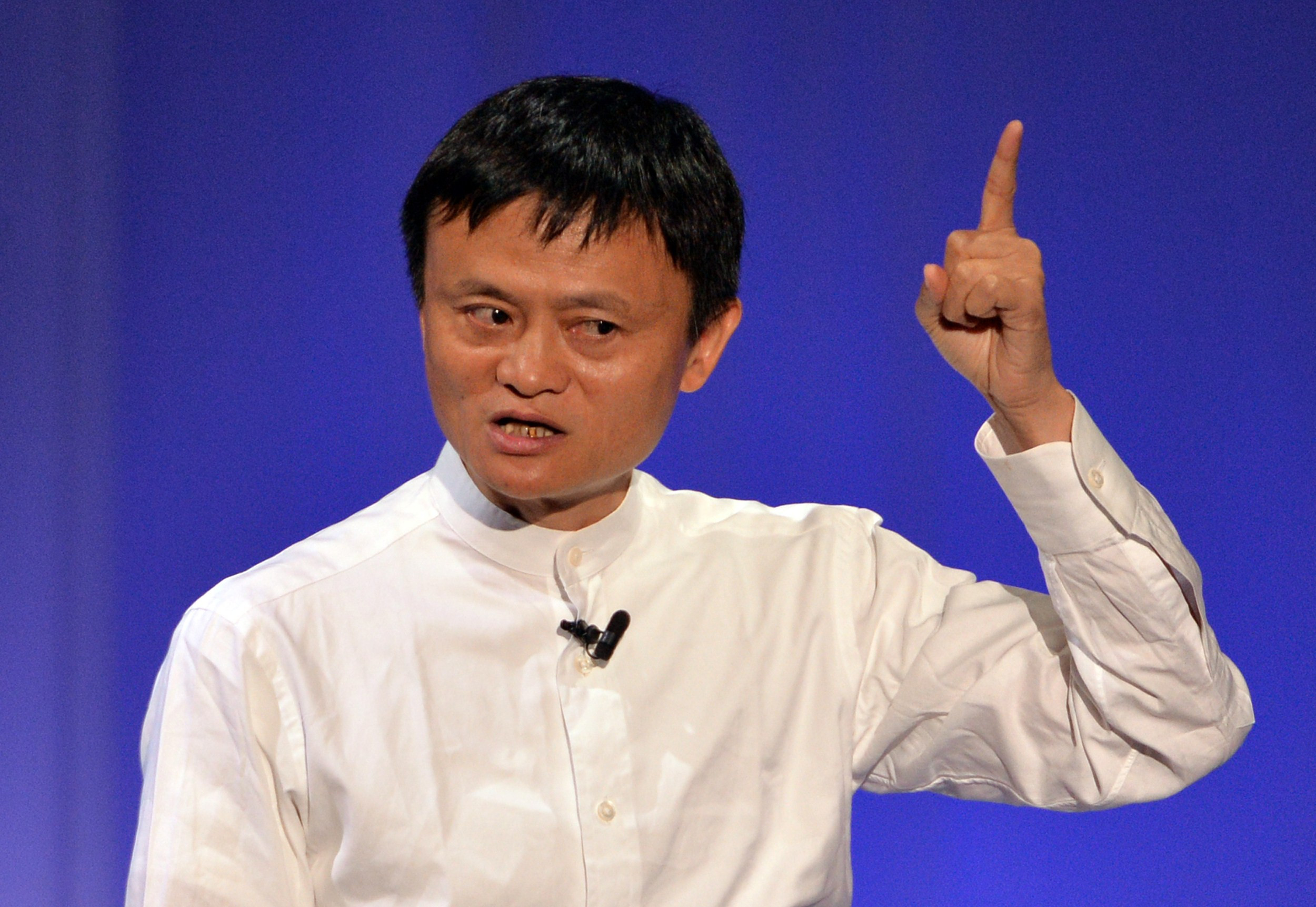 Jack Ma, barbatul in varsta de 49 de ani care a devenit cel mai bogat om din China. La cat este estimata averea sa