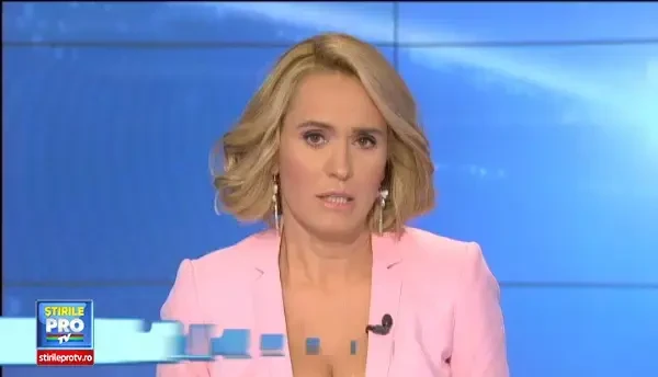 Obama, ridiculizat pe Twitter pentru costumul purtat la conferinta in care a vorbit despre