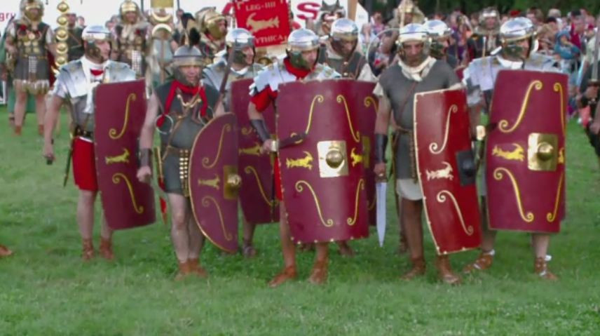 Festivalul Antic Tomis a ajuns la cea de-a treia editie. 3.000 de turisti au privit luptele dintre "daci" si "romani"