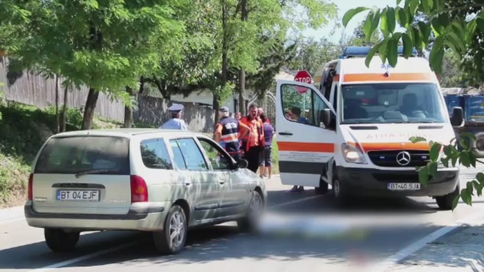 Sfarsit cumplit pentru un baiat de patru ani din Botosani. Acesta a fost lovit de o masina, in timp ce se juca in fata casei