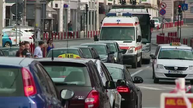 11 persoane, ranite dupa ce microbuzul in care se aflau a fost lovit de o autoutilitara, in Constanta