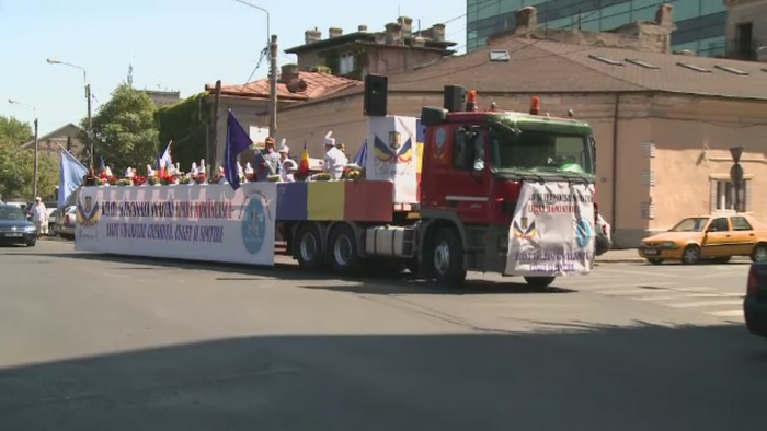 Ziua Limbii Romane, sarbatorita in avans in Bucuresti. Spectacolul neobisnuit tinut in mijlocul strazii