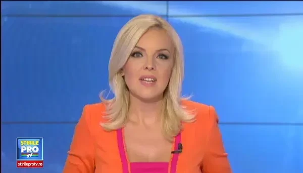 Bucurestenii care nu s-au bronzat la mare se relaxeaza la piscina. Sistemul prin care patronii atrag clienti