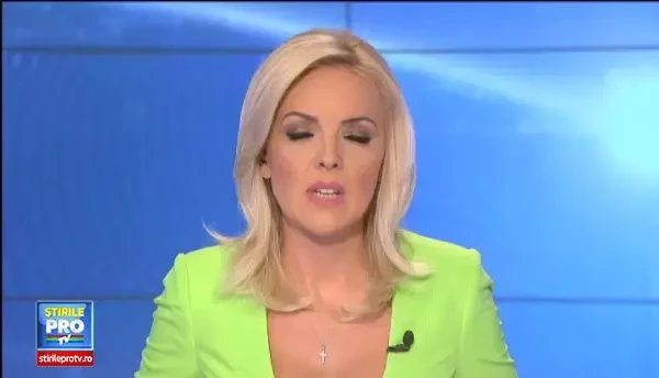 ANIMATIE GRAFICA. Doi oameni care se aflau intr-o caruta au fost spulberati de un microbuz