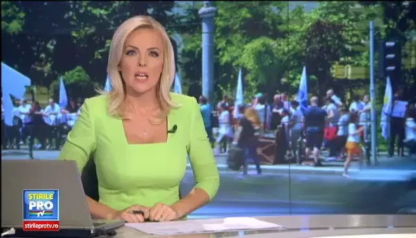 Proteste in mai multe orase din tara fata de traseismul politic. Oamenii i-au cerut lui Ponta sa retraga ordonanta de urgenta