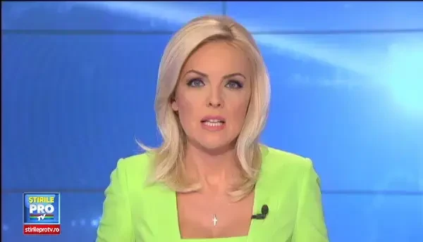 Accident violent pe o sosea din Neamt. Trei oameni au murit dupa ce masina lor a lovit un copac si s-a rupt in doua