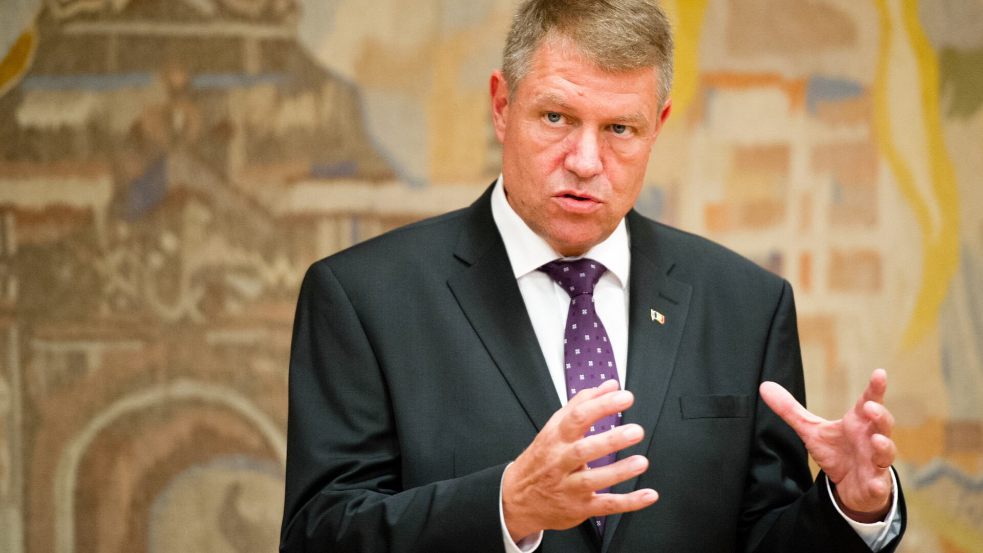 Iohannis: "Ofiterul acoperit" este o fumigena marca Traian Basescu; Nu cred ca e vreunul in cursa