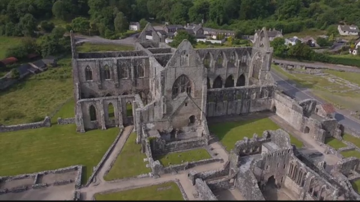 Castele medievale din Tara Galilor, promovate cu ajutorul dronelor. "Speram sa aducem un gen nou de turisti"