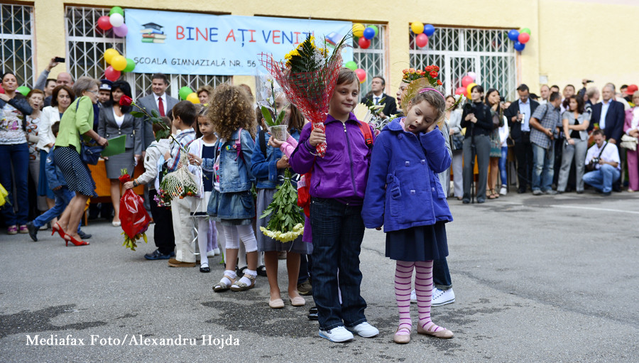 YES LA VOT. Cum vad candidatii sistemul de invatamant: scoli care-si aleg profesorii sau reforme pentru generatia 2050